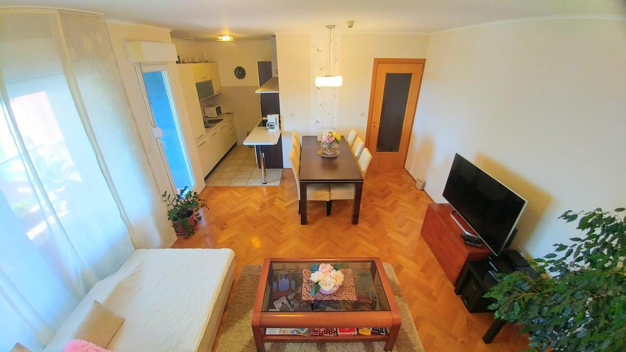 Deluxe Sea View Apartment *