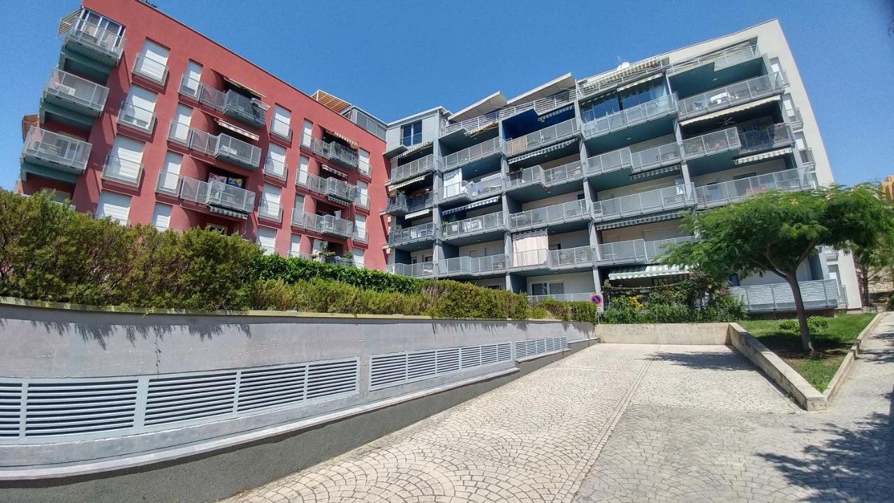 Deluxe Sea View Apartment *